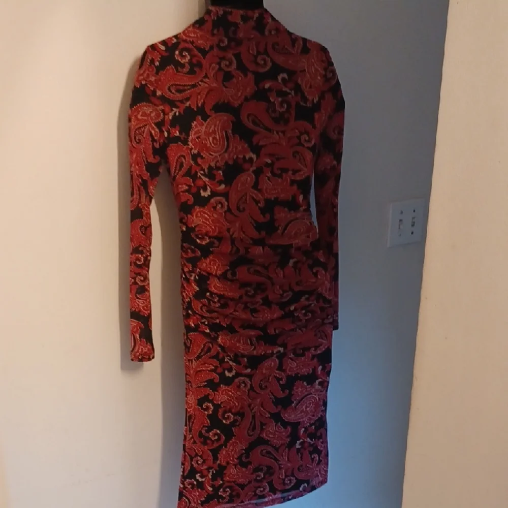 NWT Tommy Hilfiger Red and Black Paisley Long Sleeve Dress - Picture 9 of 11